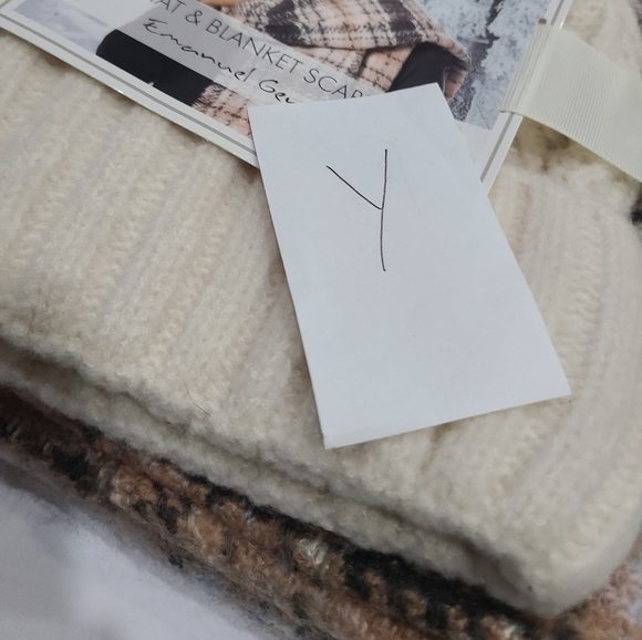 NWT Emanuel Geraldo Hat & blanket scarf set women's one size - Picture 6 of 6